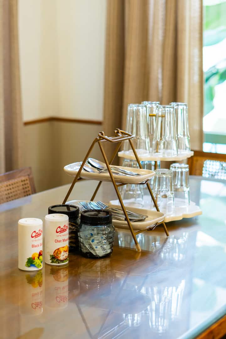 Dining area image 1