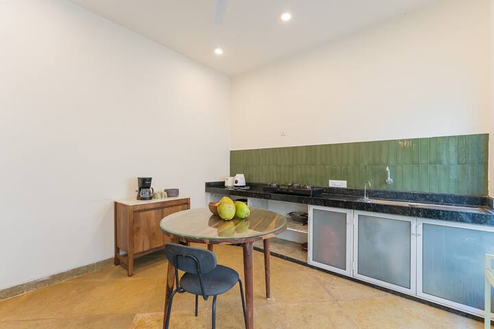 Full kitchen image 2