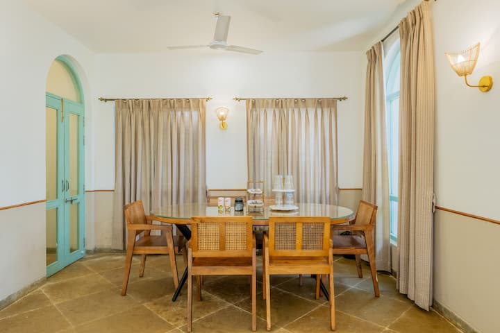 Dining area image 2