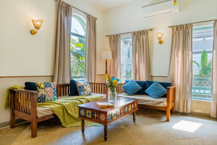 Living room image 4