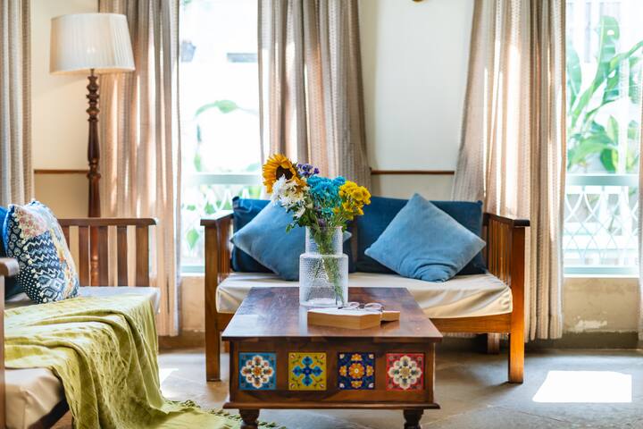 Living room image 2