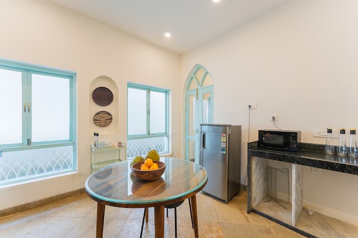 Full kitchen image 1