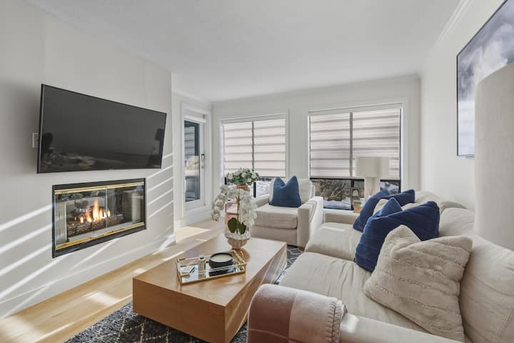 Executive 2-bedroom Condo W/ Ski In/out Access - Whistler