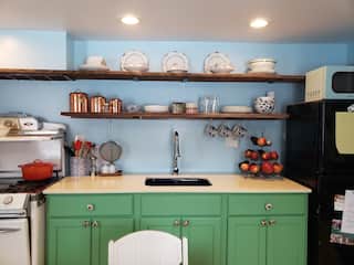 Bright Vintage Allentown 1 Bed Apartment, photo 7 of 9