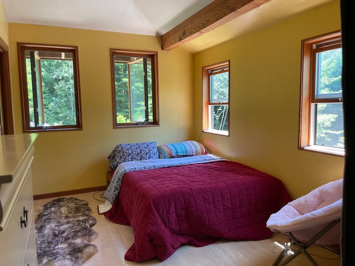 Forest Retreat: Bedrm2 - Queen Bed, Hall Bath - Trinidad