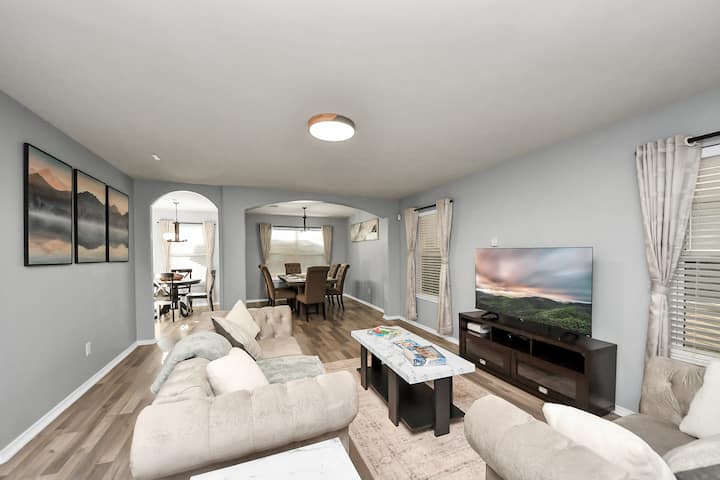 Spacious 4br Home With Game Room - Houston, TX