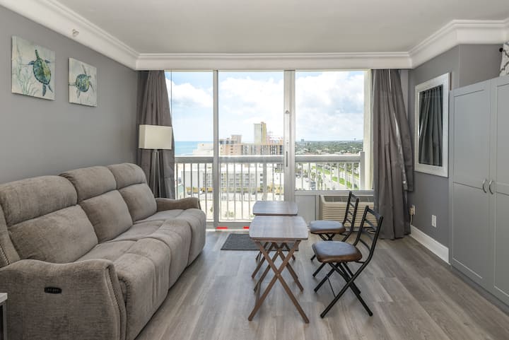 Clean Studio On The Beach - Daytona Beach, FL