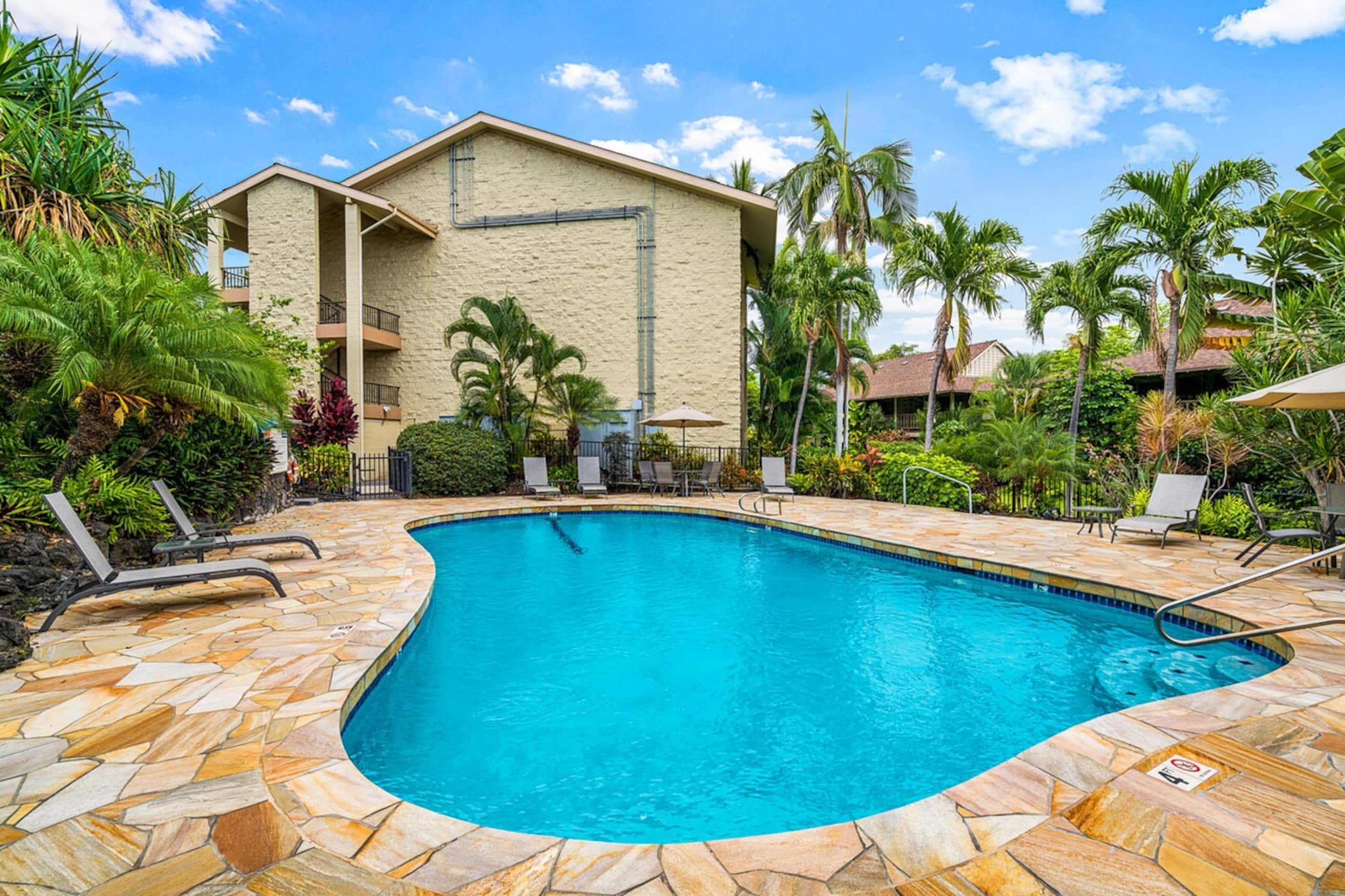 Condo in Kailua-Kona · ★4.95 · 1 bedroom · 2 beds · 1 bath - Image 1