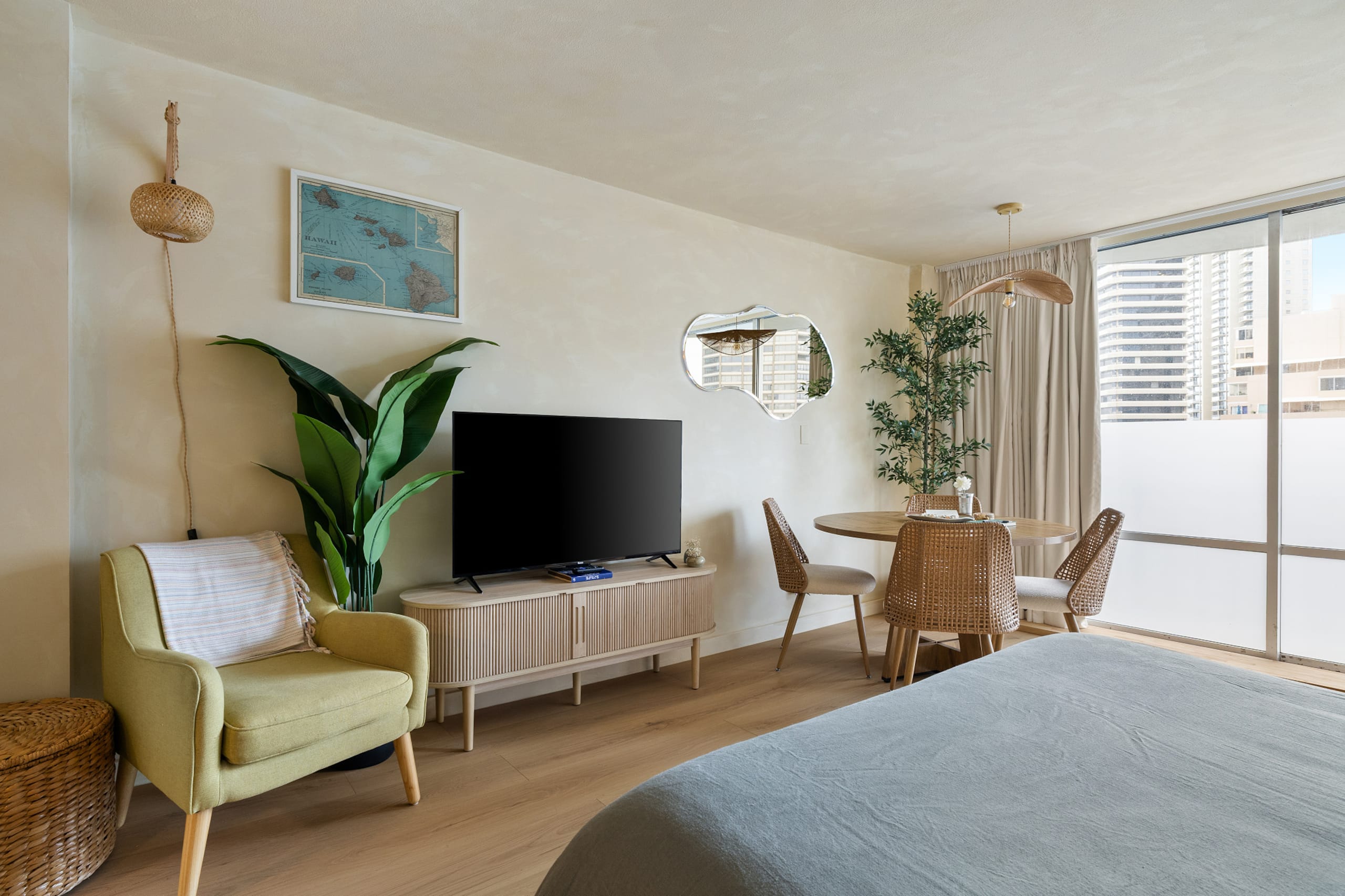 Cozy Studio in Honolulu by Beach & Surf - Image 9