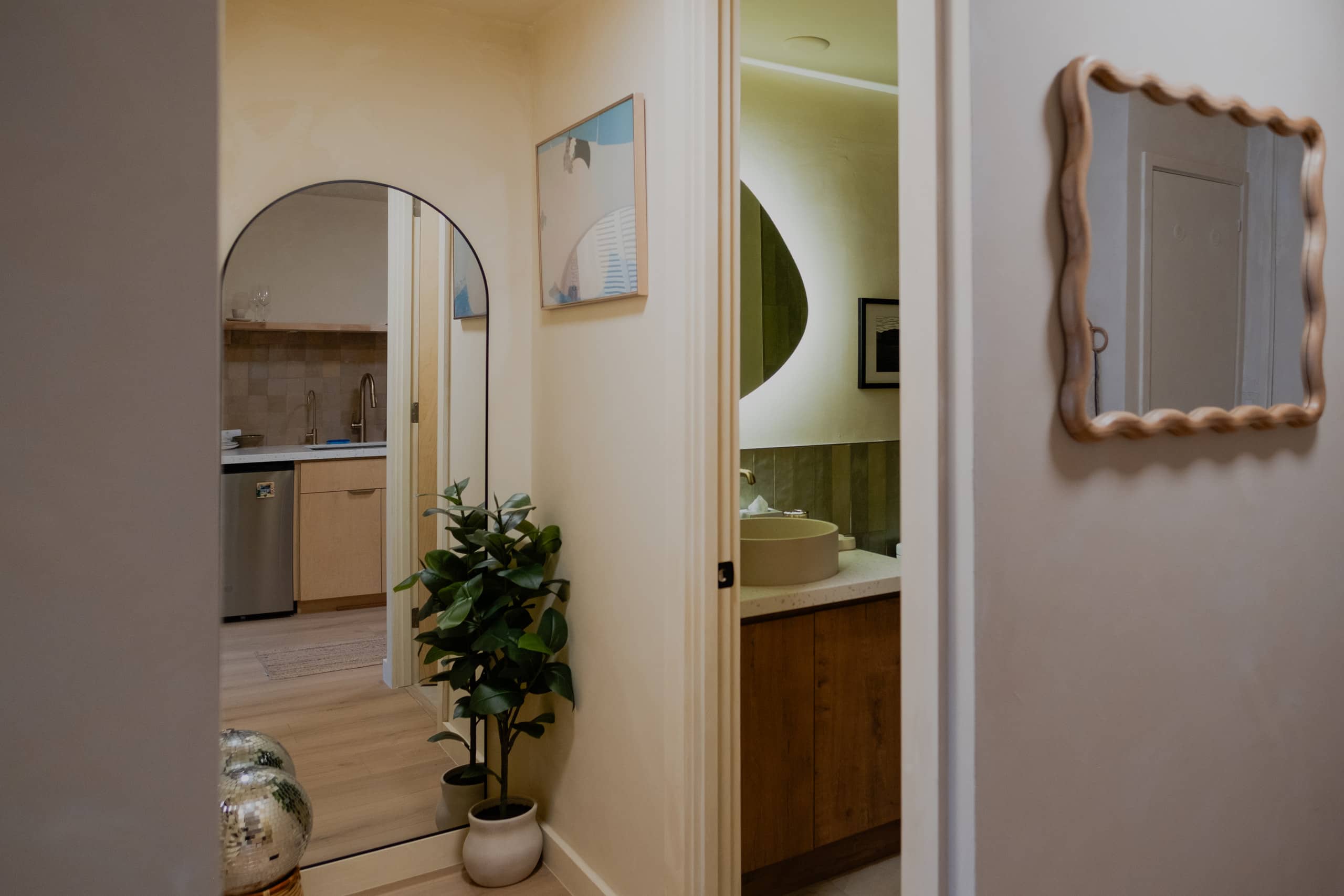 Cozy Studio in Honolulu by Beach & Surf - Image 20