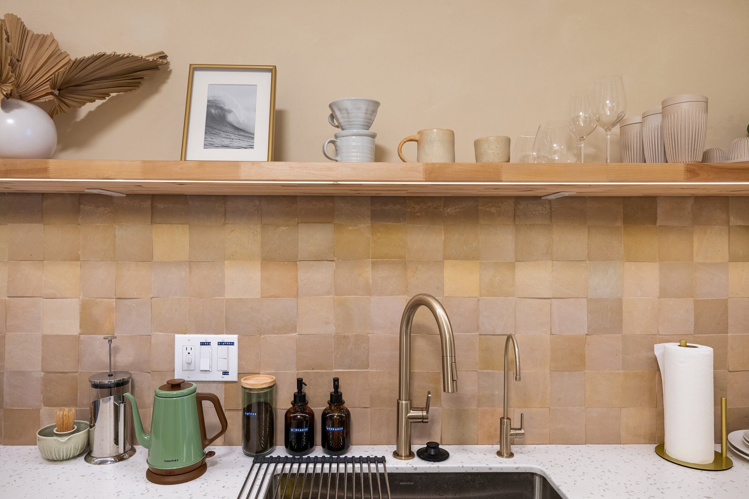 Cozy Studio in Honolulu by Beach & Surf - Image 17