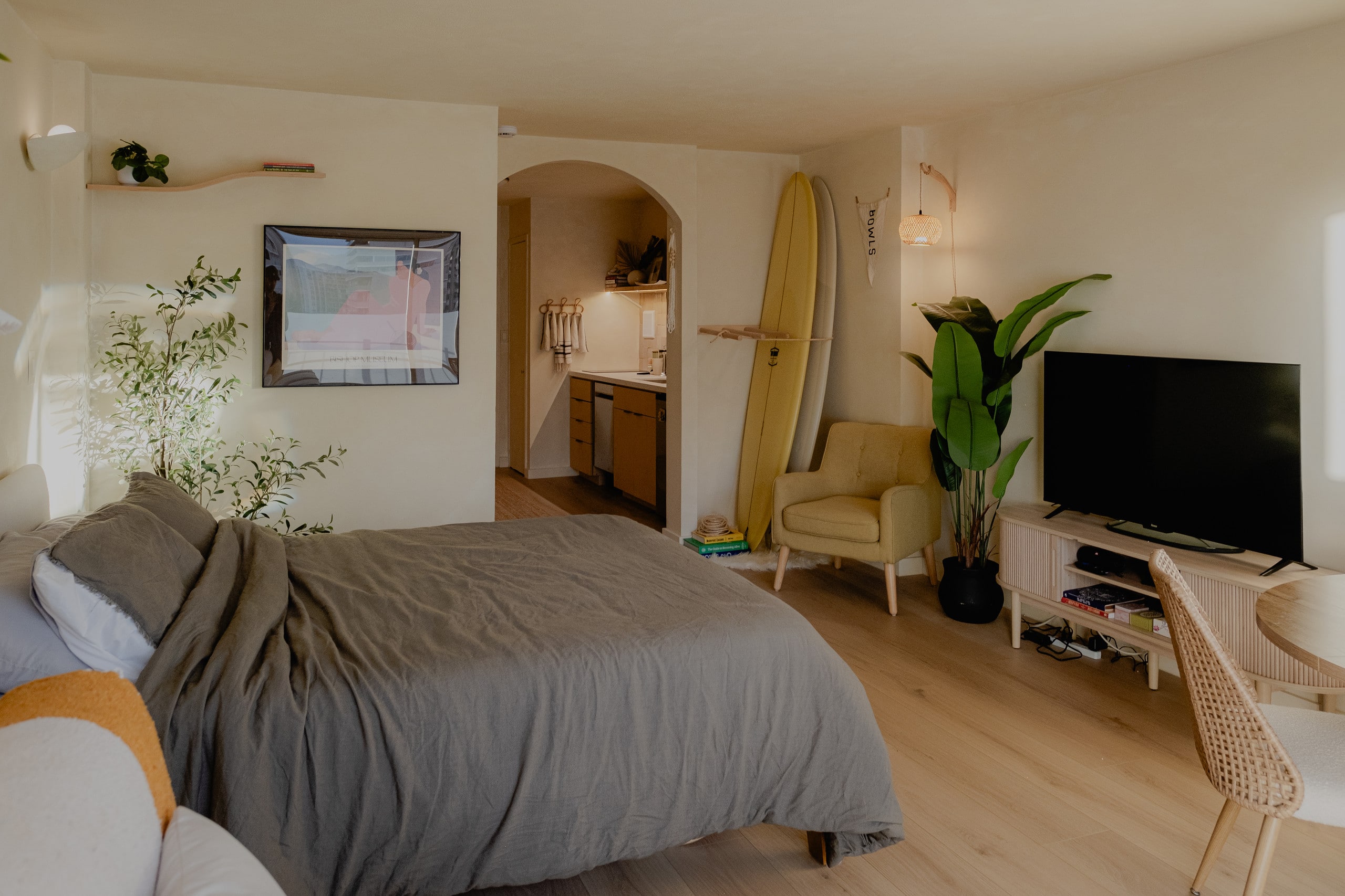 Cozy Studio in Honolulu by Beach & Surf - Image 1