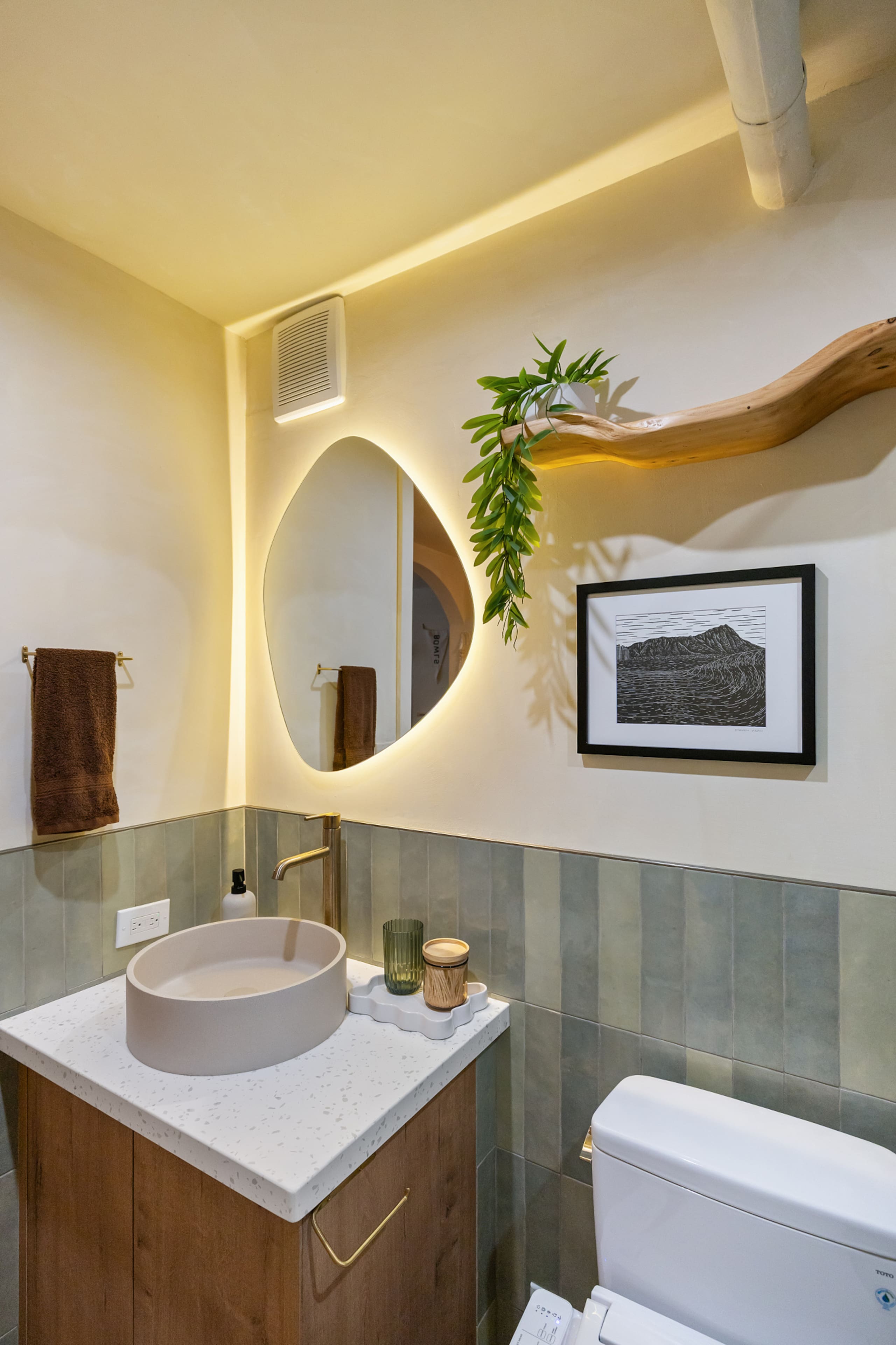 Cozy Studio in Honolulu by Beach & Surf - Image 25