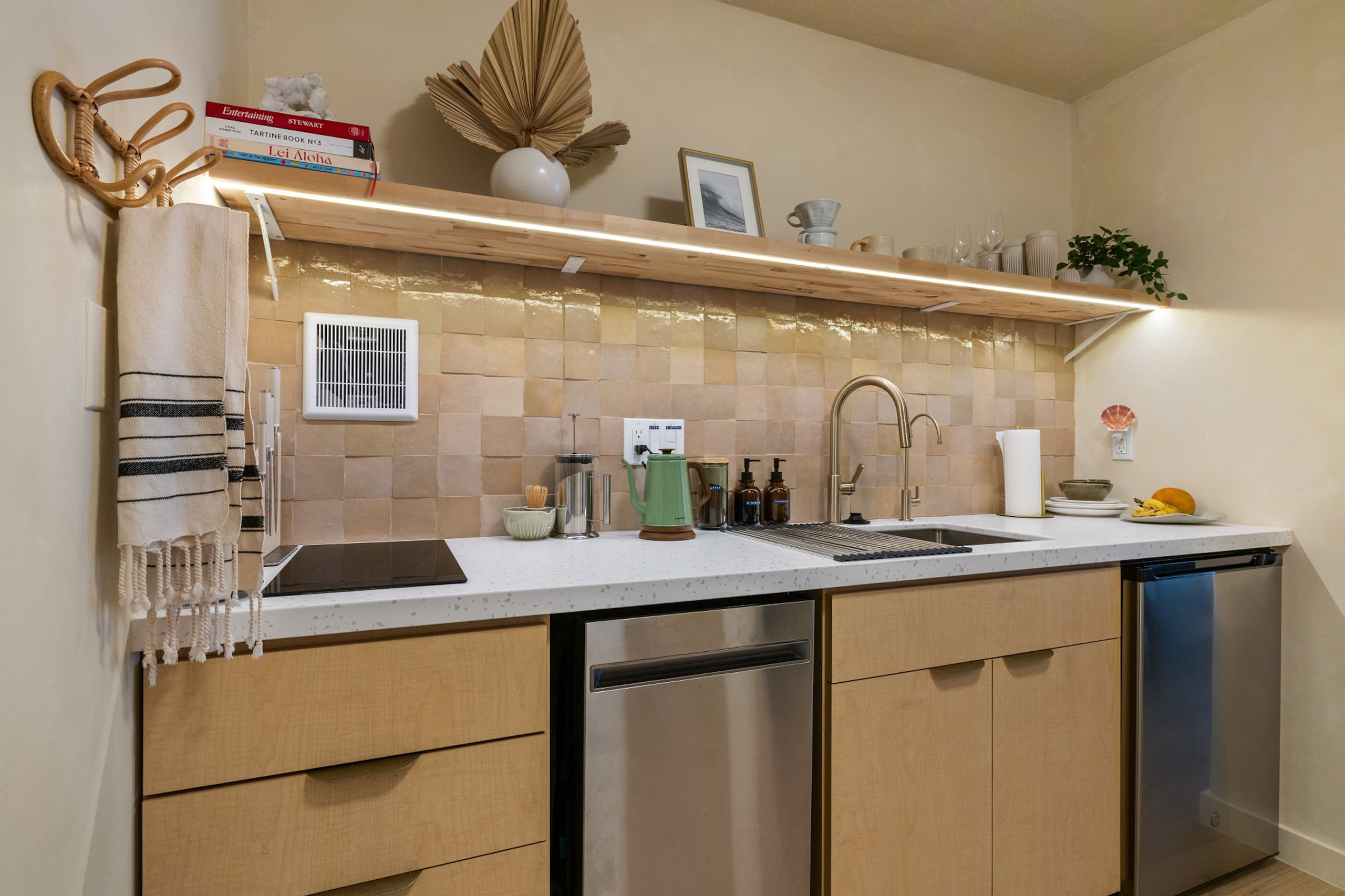 Cozy Studio in Honolulu by Beach & Surf - Image 16
