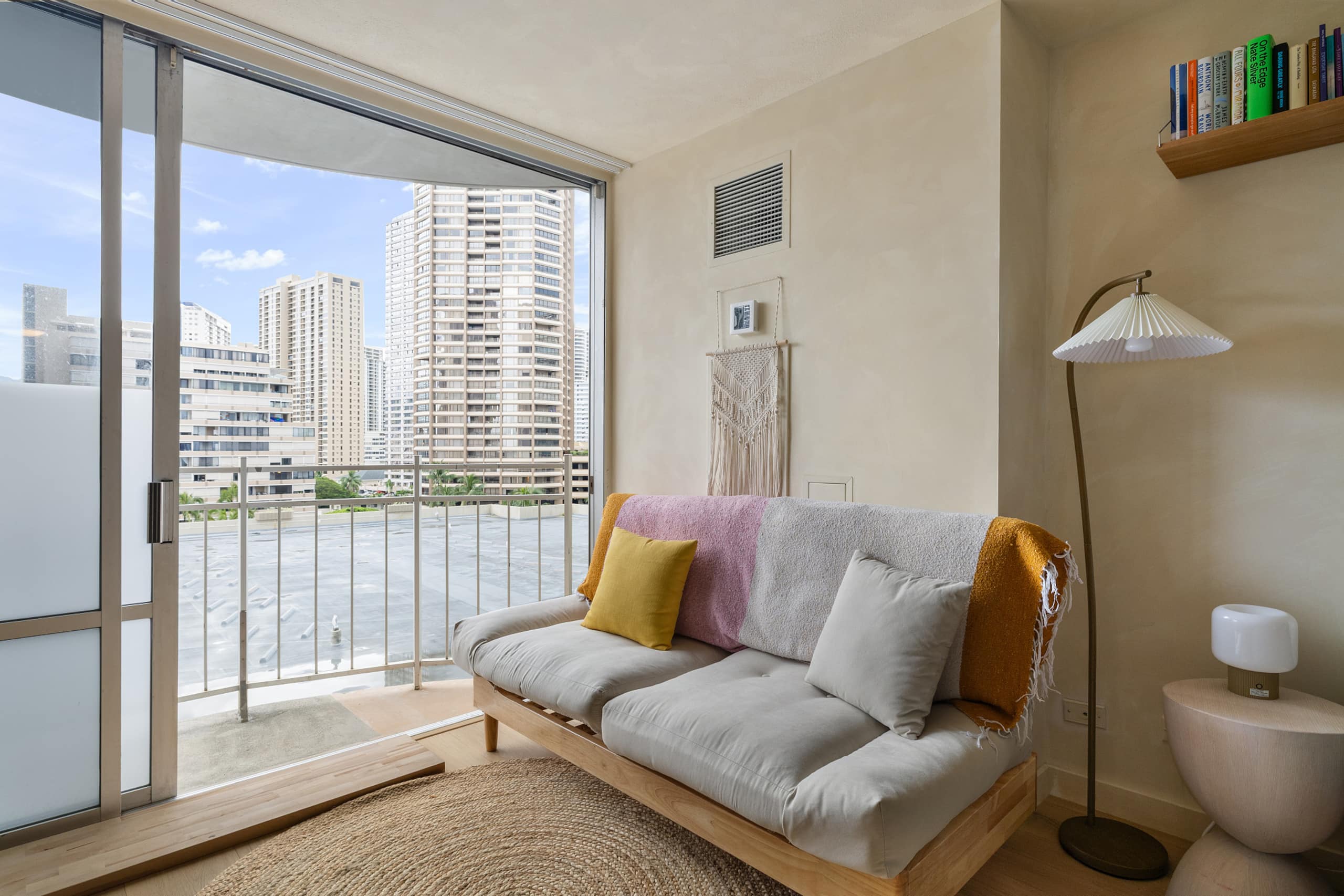 Cozy Studio in Honolulu by Beach & Surf - Image 5