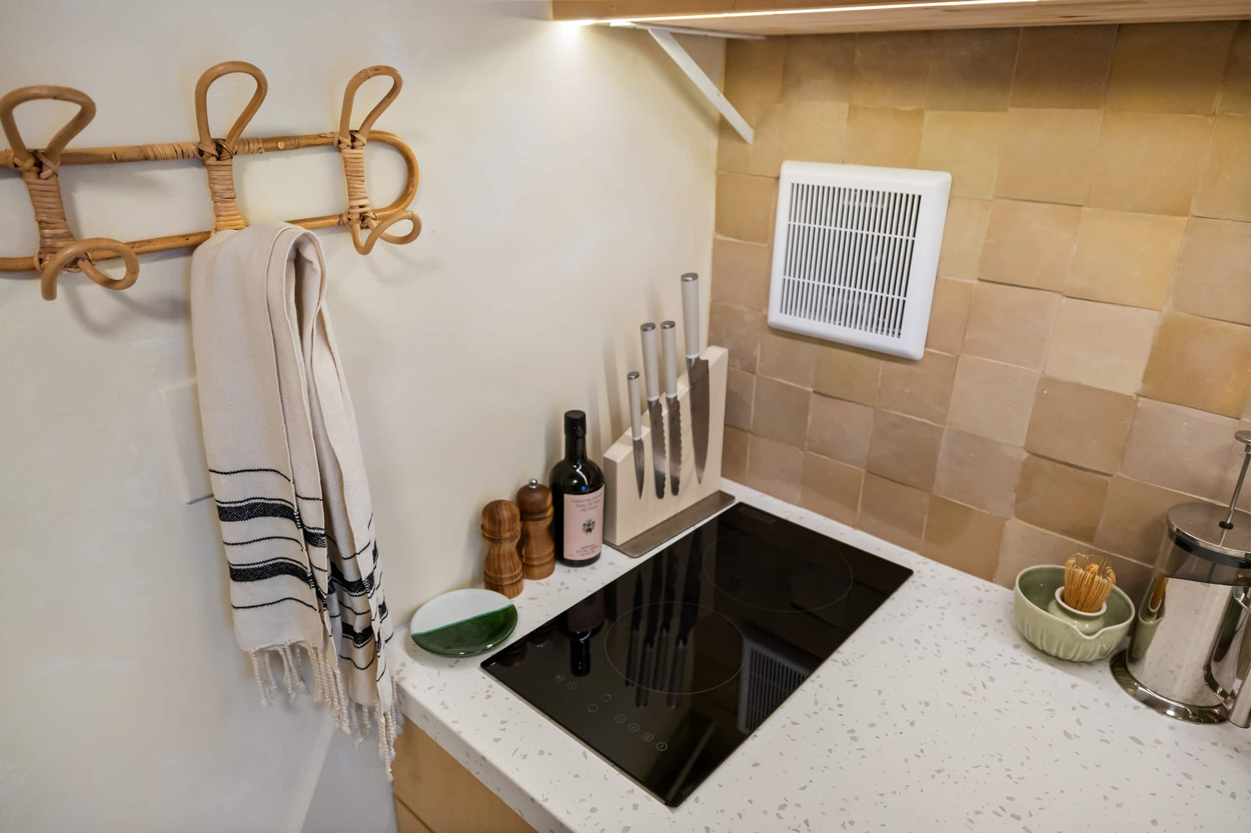 Cozy Studio in Honolulu by Beach & Surf - Image 15