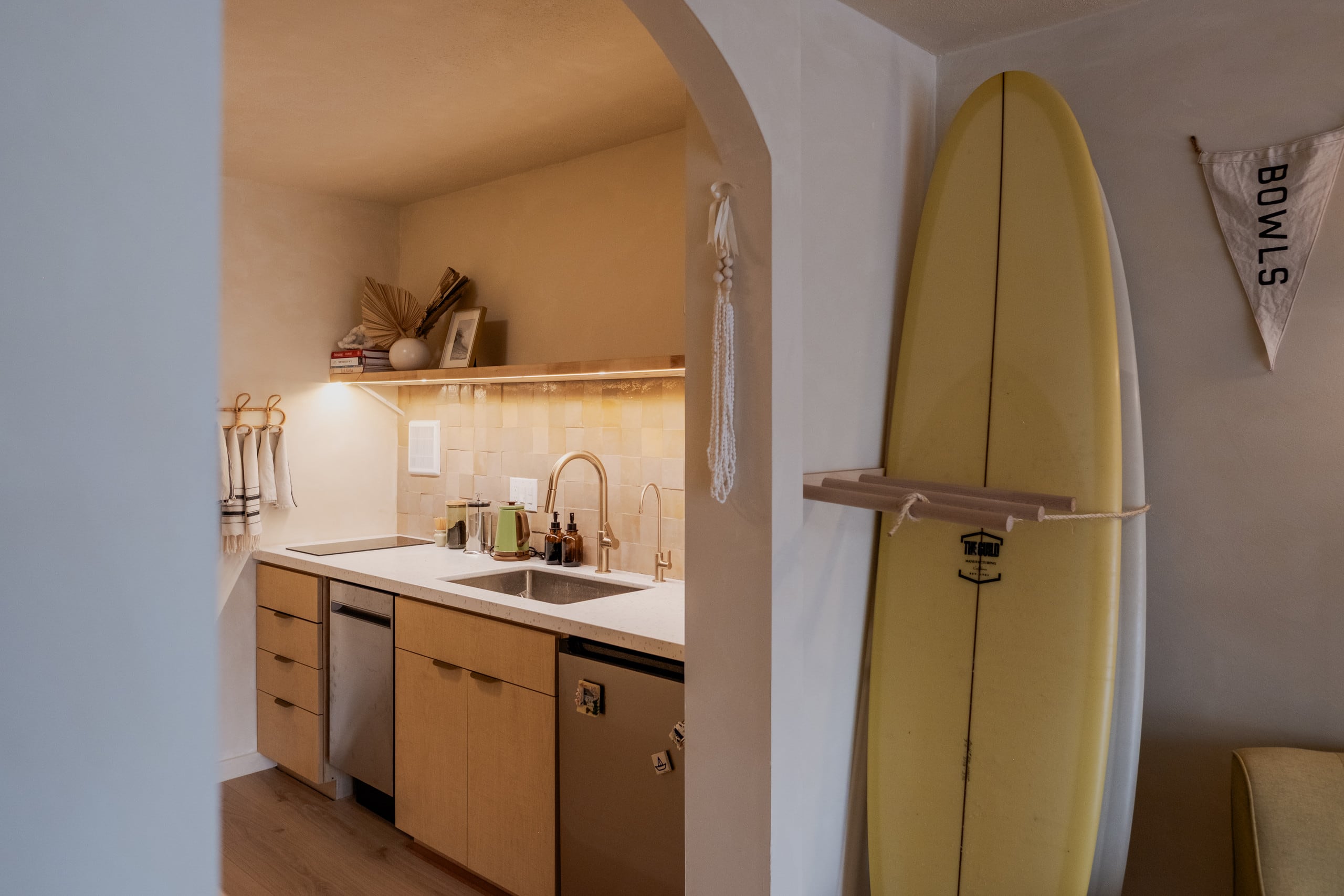 Cozy Studio in Honolulu by Beach & Surf - Image 12