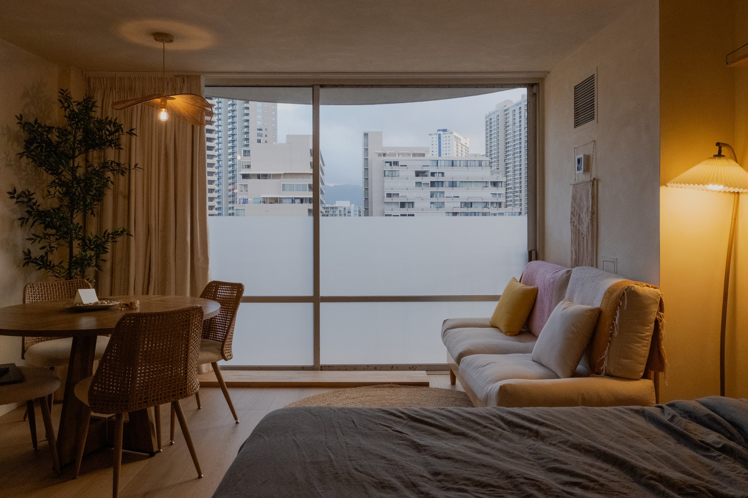 Cozy Studio in Honolulu by Beach & Surf - Image 3