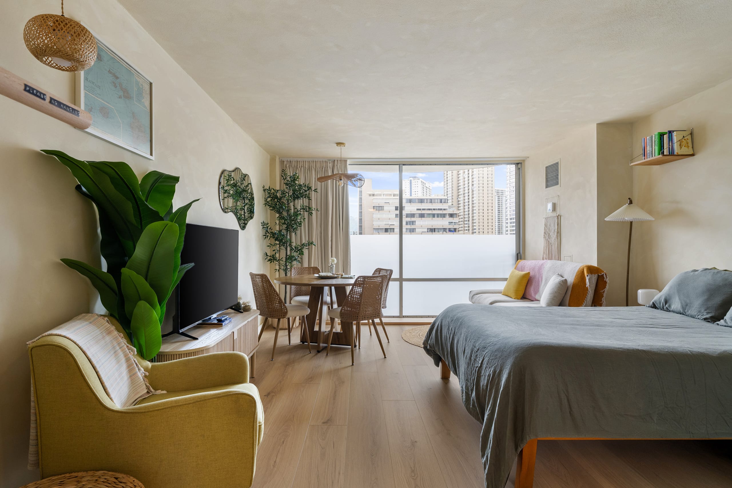 Cozy Studio in Honolulu by Beach & Surf - Image 19