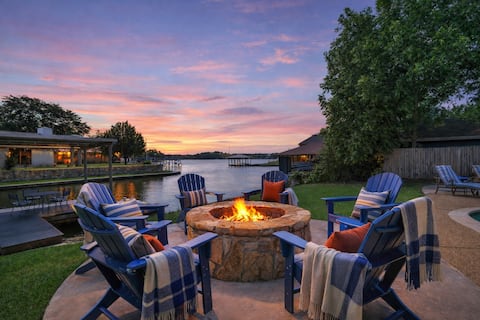 HUGE Lakefront/Fire Pit/TWO Game Rooms/Pool