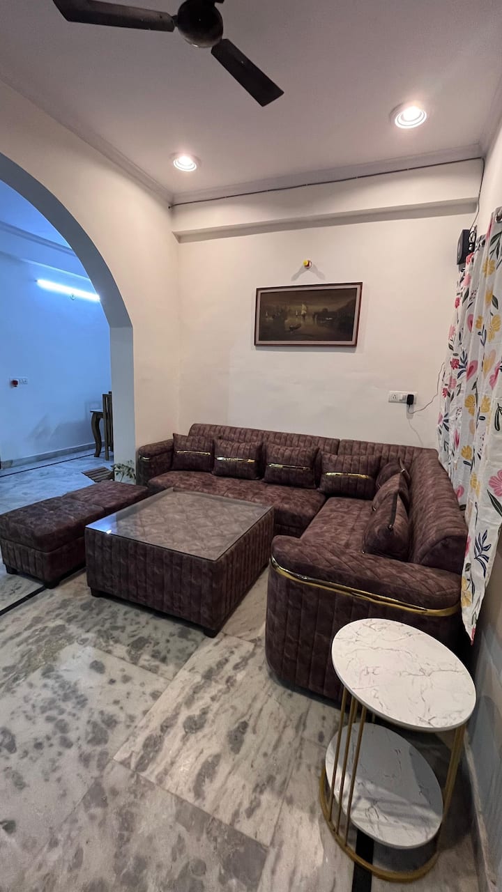 The Suite Escape | Self Check In & Fast Wifi - Agra