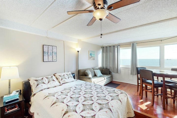 Convenient Vacation Retreat In Oceanfront Building - Ocean City, MD