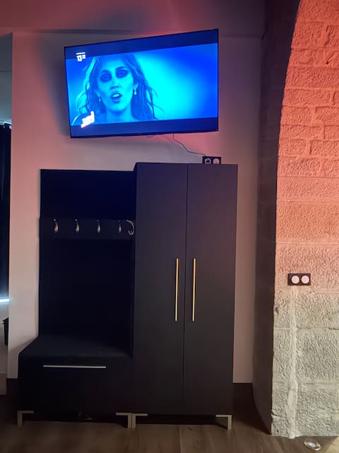 Popular Airbnb listing: Secret getaway Love room & spa in Lons Le Saunier