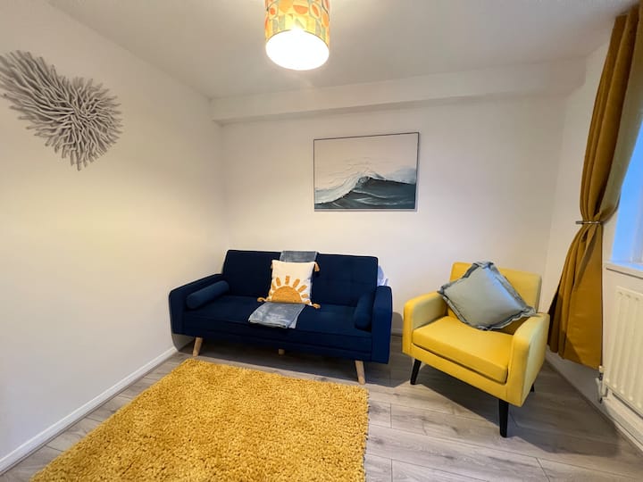 4br Group Stay Grimsby Sleeps 8 | Near Cleethorpes - Cleethorpes