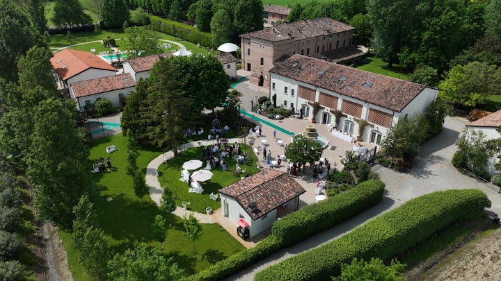 Villa La Personala | Historic Villa With Pool - Mirandola