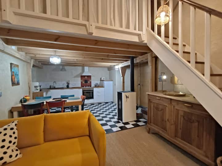 La habitación número 2 es un altillo, una cortina protege su privacidad.
