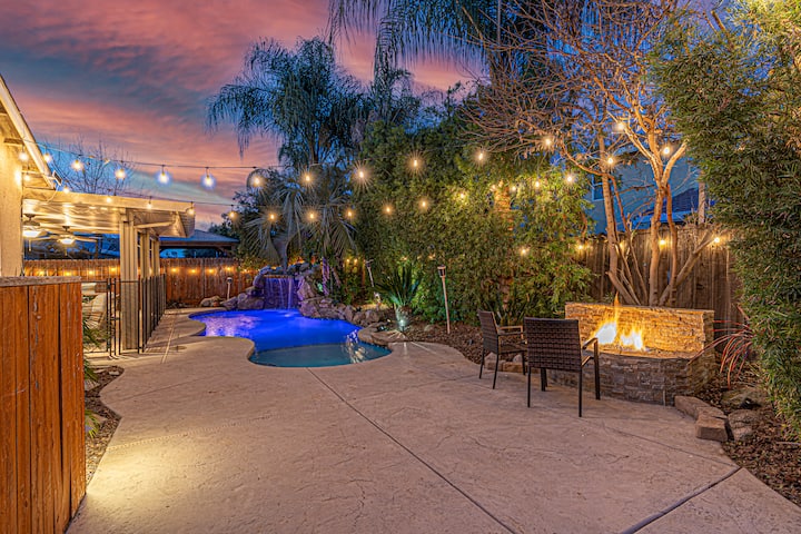 12-bed 5br Home W/ Gated Pool & Firepit - Fresno, CA