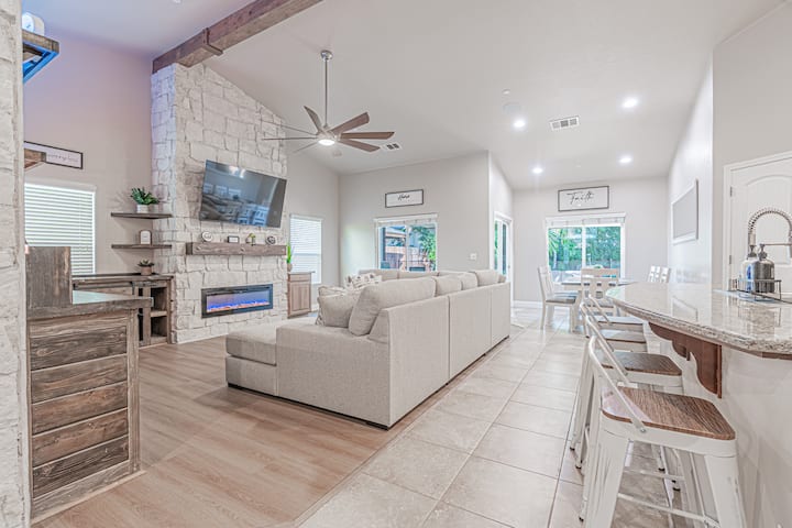 12-bed • 5br Home W/ Gated Pool & Firepit - Fresno, CA