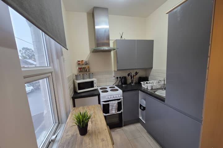 Convenient Self Contained Studio Near City - Southampton
