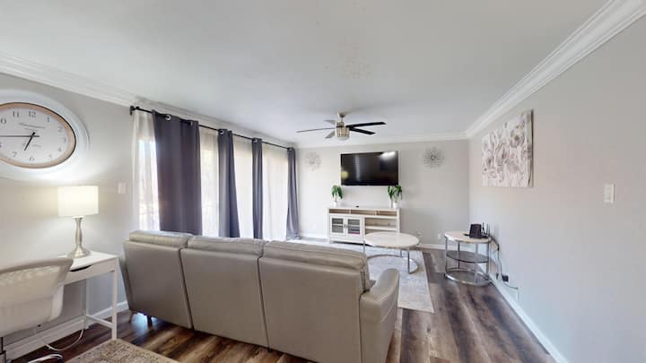 Gp78b - Cozy 3bd 2nd-floor Retreat |Grand Prairie - Grand Prairie, TX