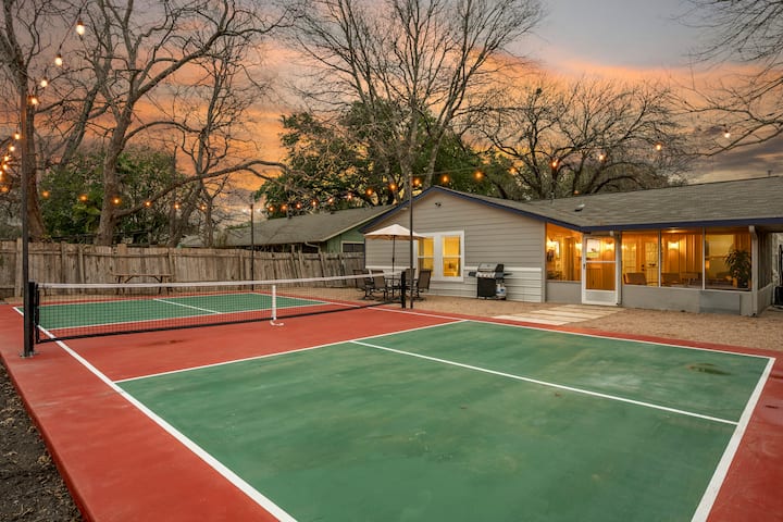 Pickleball, Pool, Games, Mins to Zilker, SoCo/DT