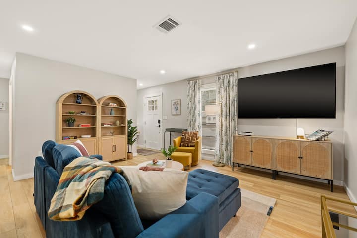 Pickleball, Pool, Games, Mins to Zilker, SoCo/DT