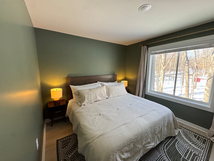 غرفة نوم رقم 2 مع سرير كينج وإطلالات رائعة!