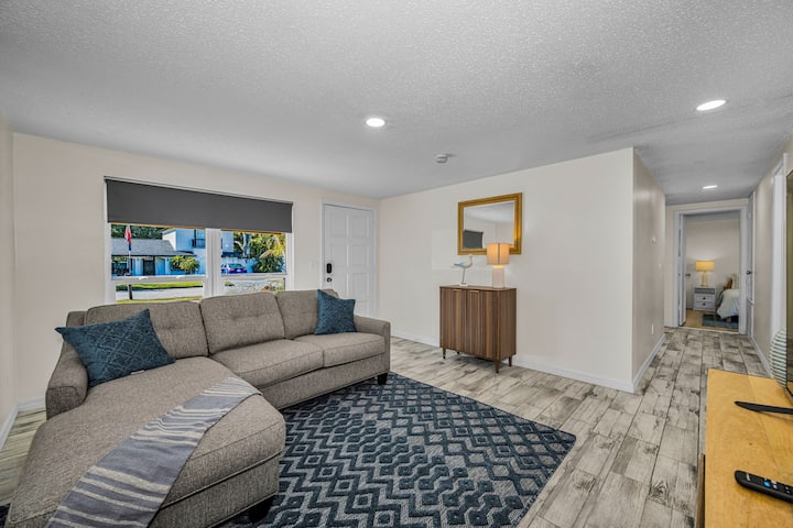 Modern Relaxing Coastal 3br/2ba - Near Beaches - Tarpon Springs