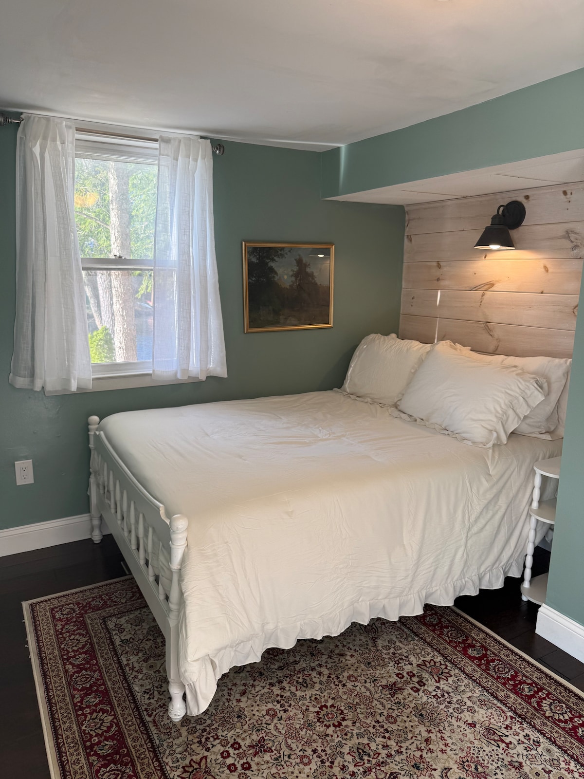Cozy Lake Cottage