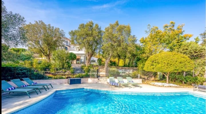 Magnifique Villa Dans Un éCrin De Verdure - Sainte-Maxime