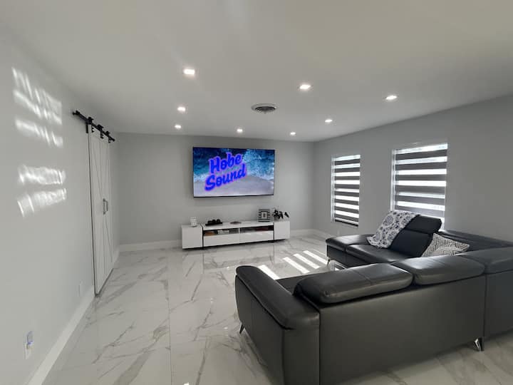 Modern Tropical 4br Oasis W/ Pool – 3 Mi To Beach - Hobe Sound, FL