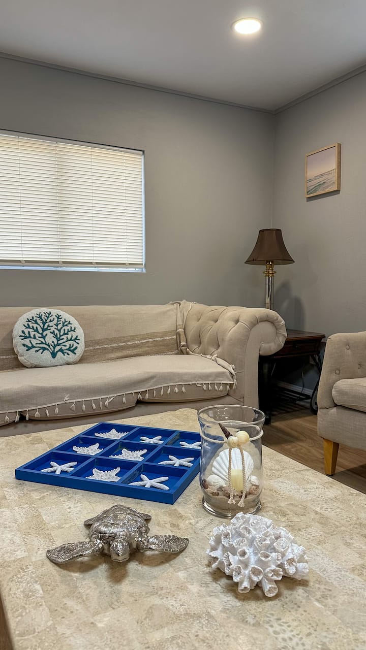 Blue House Close To The River/rvpkg /3bed/2bath - Daytona Beach, FL