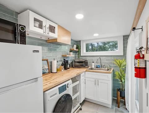 Popular Airbnb listing: Guest Suite in Downtown Charleston in Charleston