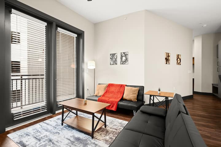 Cozy 1br Minutes To The Domain | Pool & Gym - Austin, TX