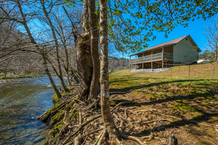 Barefoot By The River - Tennessee