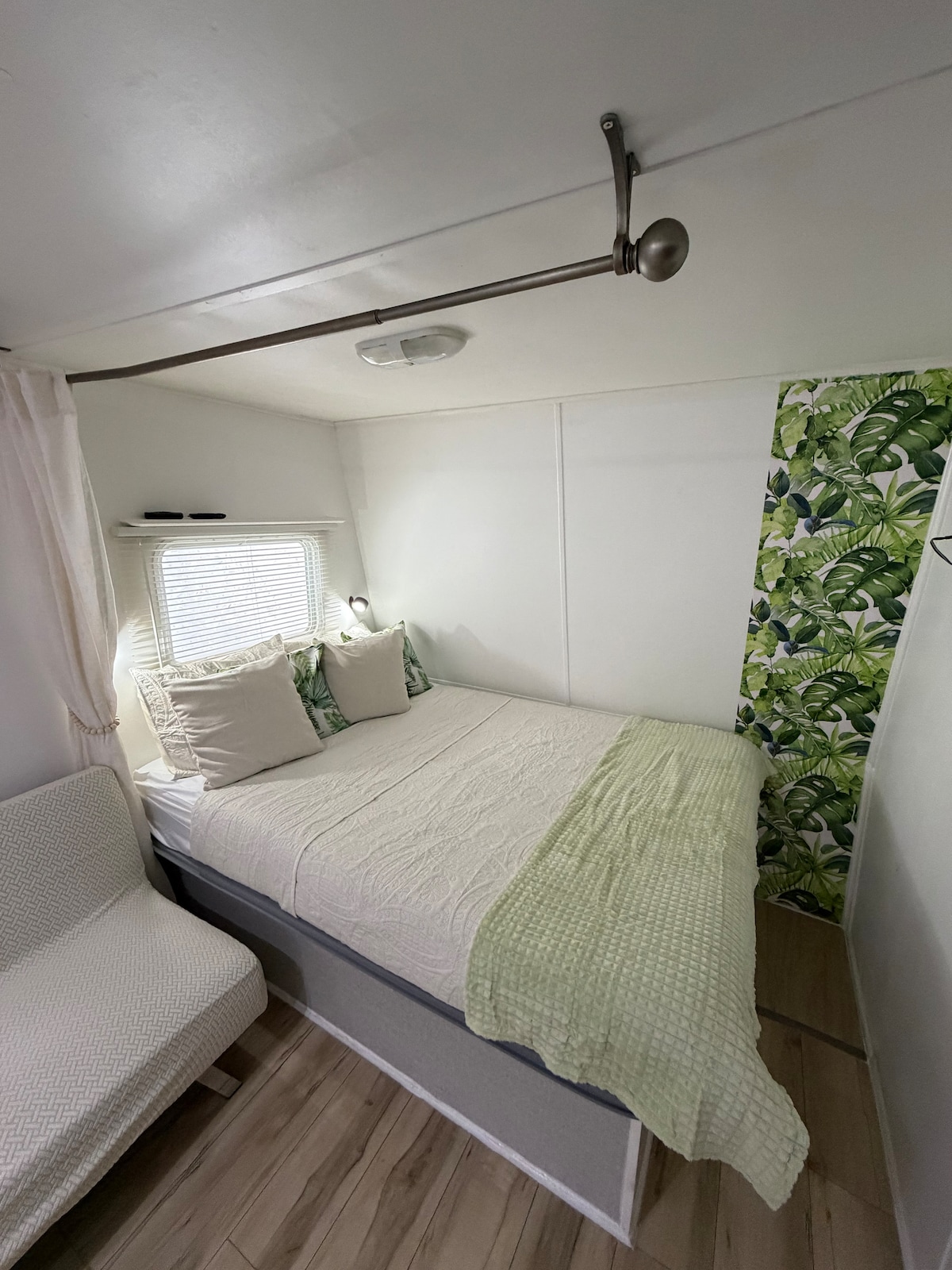 Cosy Campervan Camino a los Cayos - Campers/RVs for Rent in Homestead ...