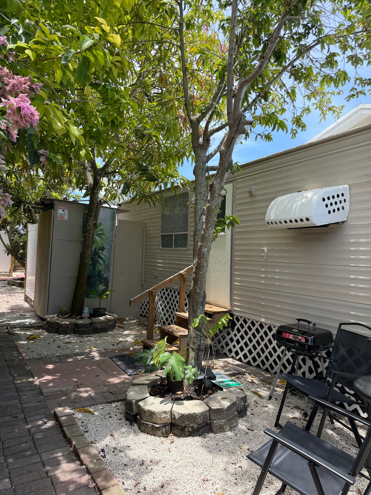 Cosy Campervan Camino a los Cayos - Campers/RVs for Rent in Homestead ...