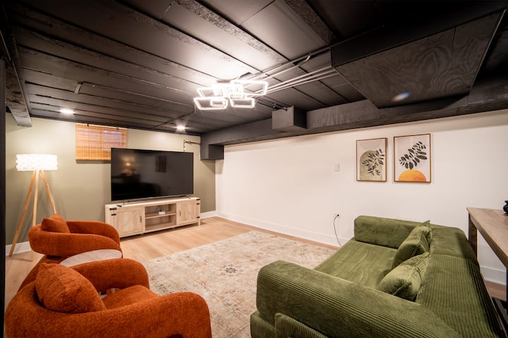 Prime Location-cozy Naperville Homestay | Gameroom - Naperville, IL