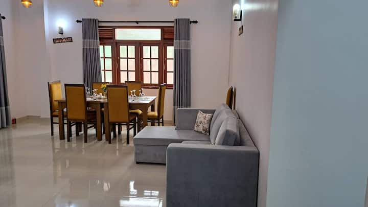 Relaxing Balcony & Sky Access Retreat - Hikkaduwa