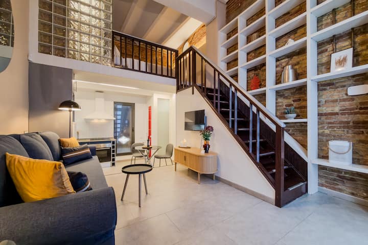 Cozy Two-level Hideaway For Two - Barcelona